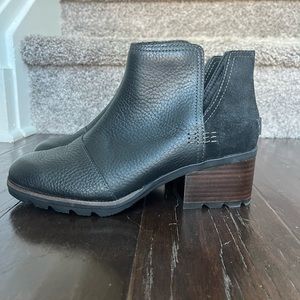Sorel Cate Cutout Waterproof Booties size EU 38.5/US 7.5